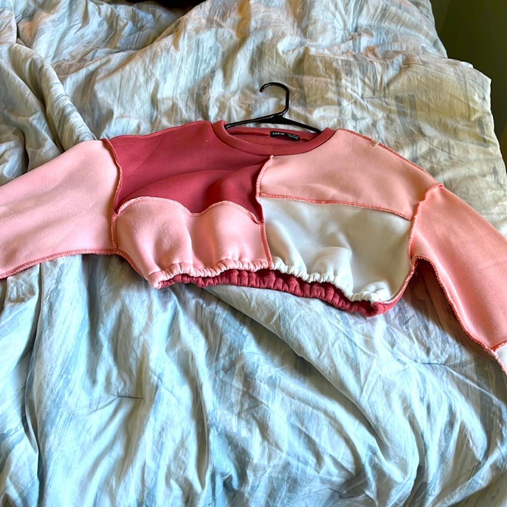 Sweatshirt from SHEIN, size: medium, type: soft and flexible